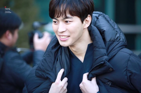 사람사는 거 다 똑같은 거 같은 아이돌 출퇴근 온도차 모음.jpg | 인스티즈