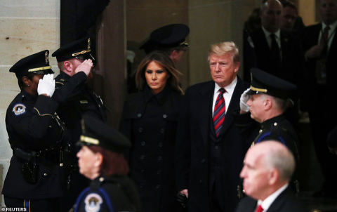 미국 제41대 대통령인 조지 허버트 워커 부시를 추모하는 트럼프 대통령.jpg | 인스티즈