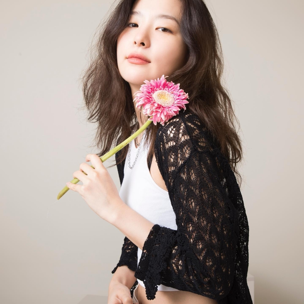 같은 스튜디오에서 사진 촬영한 에이프릴 나은과 레드벨벳 슬기 | 인스티즈