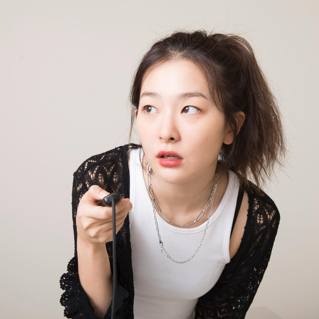 같은 스튜디오에서 사진 촬영한 에이프릴 나은과 레드벨벳 슬기 | 인스티즈