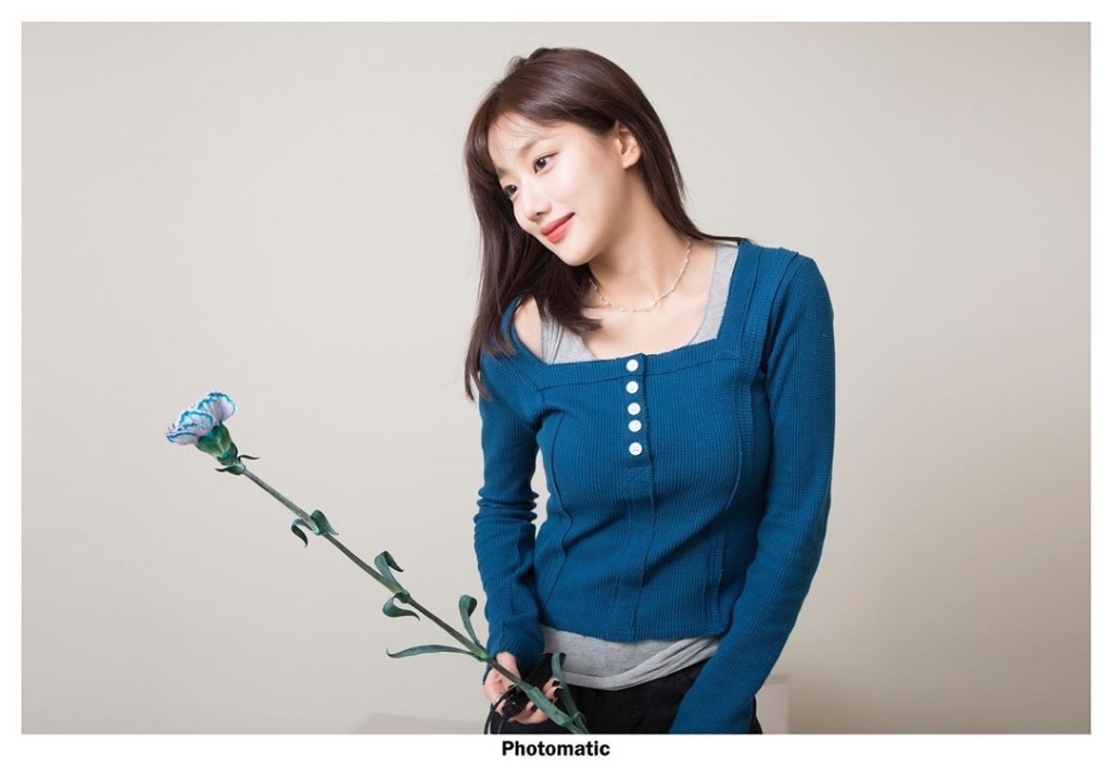 같은 스튜디오에서 사진 촬영한 에이프릴 나은과 레드벨벳 슬기 | 인스티즈