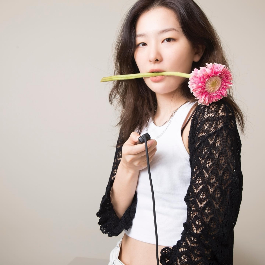 같은 스튜디오에서 사진 촬영한 에이프릴 나은과 레드벨벳 슬기 | 인스티즈