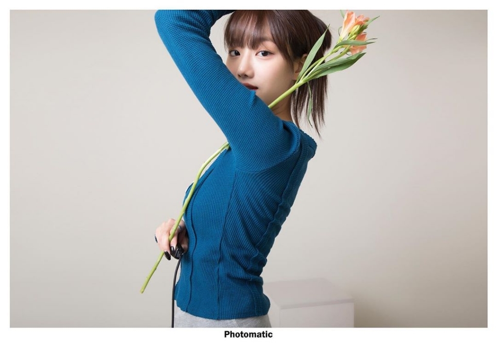 같은 스튜디오에서 사진 촬영한 에이프릴 나은과 레드벨벳 슬기 | 인스티즈