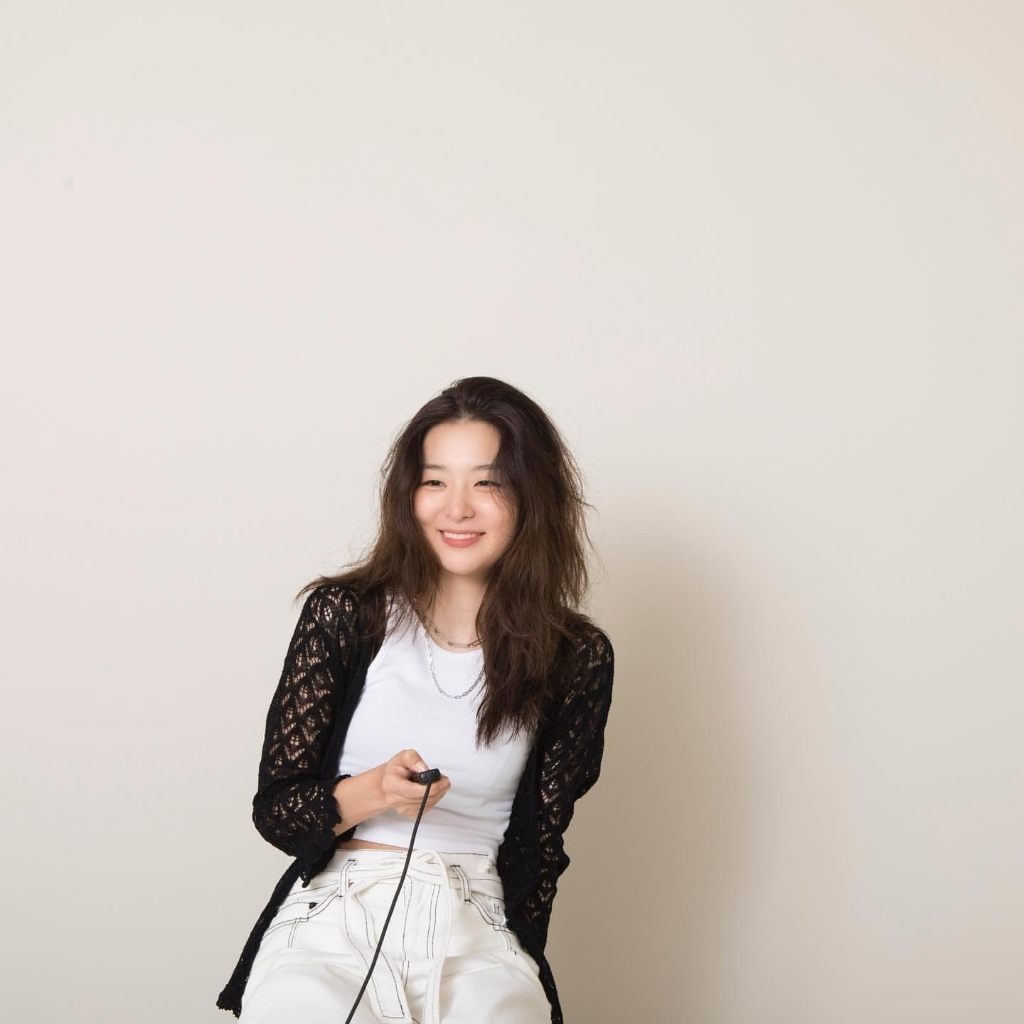 같은 스튜디오에서 사진 촬영한 에이프릴 나은과 레드벨벳 슬기 | 인스티즈