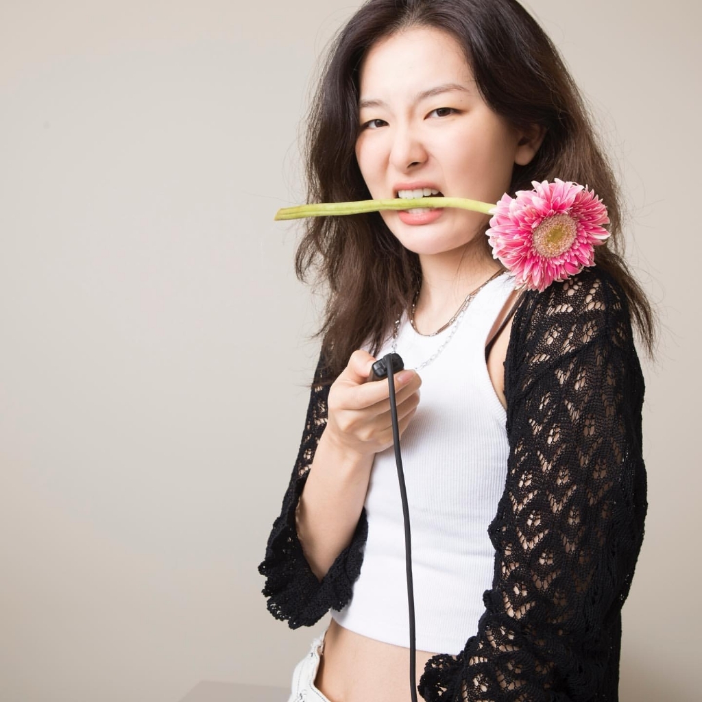 같은 스튜디오에서 사진 촬영한 에이프릴 나은과 레드벨벳 슬기 | 인스티즈