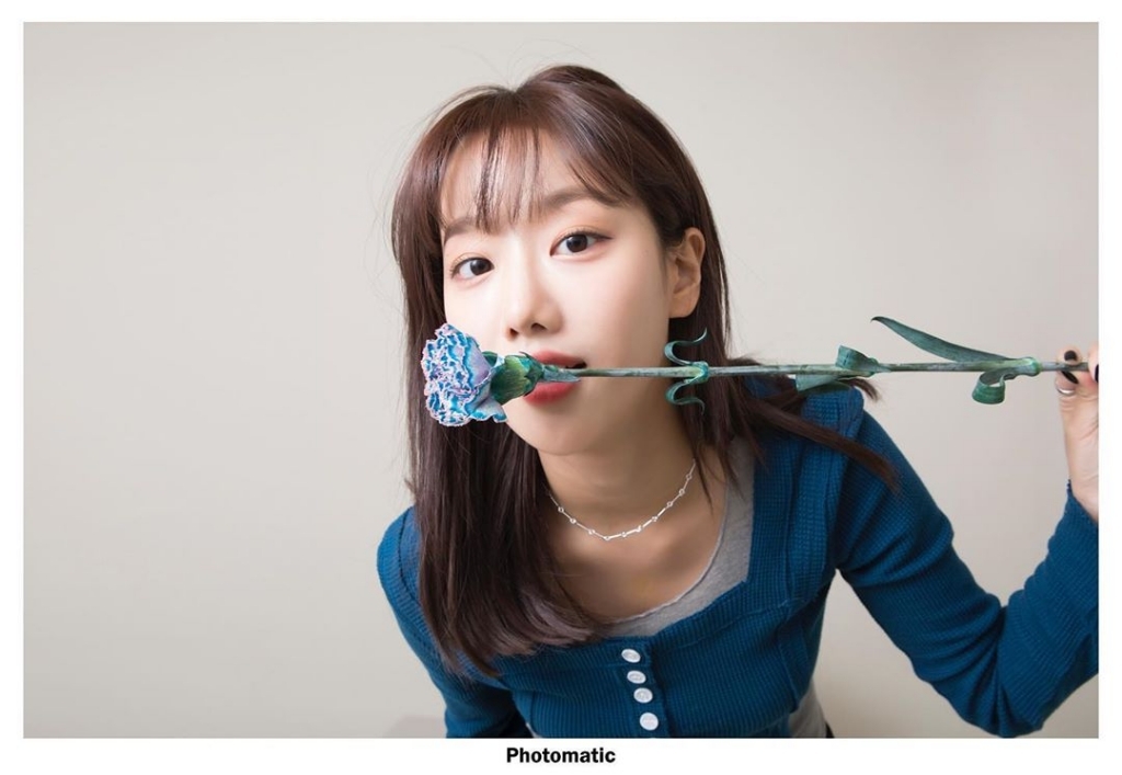 같은 스튜디오에서 사진 촬영한 에이프릴 나은과 레드벨벳 슬기 | 인스티즈