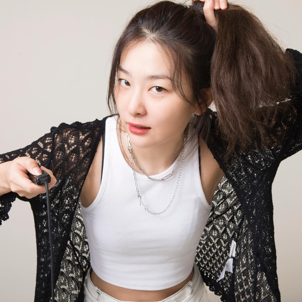 같은 스튜디오에서 사진 촬영한 에이프릴 나은과 레드벨벳 슬기 | 인스티즈