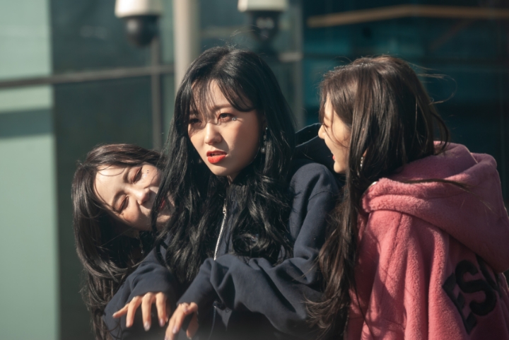 출퇴근하는데 시끄러움이 전해지는 러블리즈 미니팬미팅 | 인스티즈