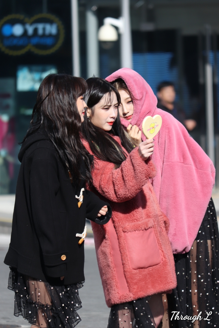 출퇴근하는데 시끄러움이 전해지는 러블리즈 미니팬미팅 | 인스티즈