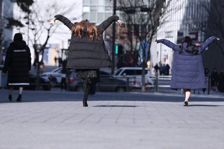 출퇴근하는데 시끄러움이 전해지는 러블리즈 미니팬미팅 | 인스티즈