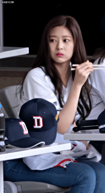 아이즈원 민주 손 | 인스티즈