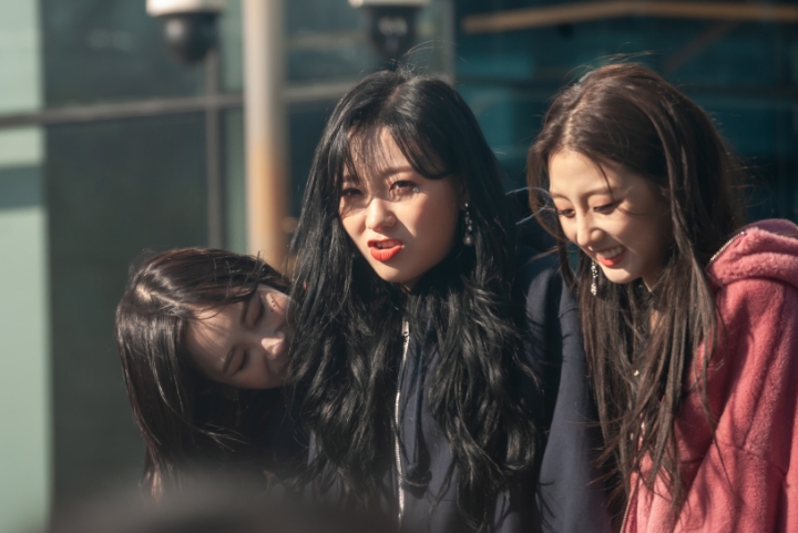 출퇴근하는데 시끄러움이 전해지는 러블리즈 미니팬미팅 | 인스티즈