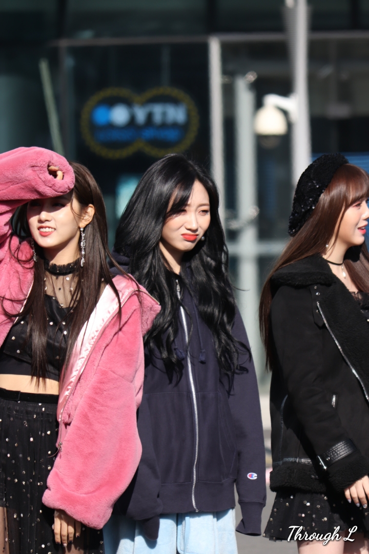 출퇴근하는데 시끄러움이 전해지는 러블리즈 미니팬미팅 | 인스티즈