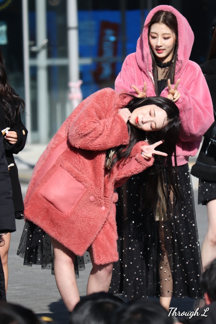 출퇴근하는데 시끄러움이 전해지는 러블리즈 미니팬미팅 | 인스티즈
