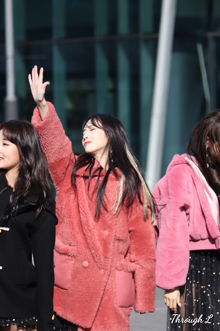 출퇴근하는데 시끄러움이 전해지는 러블리즈 미니팬미팅 | 인스티즈