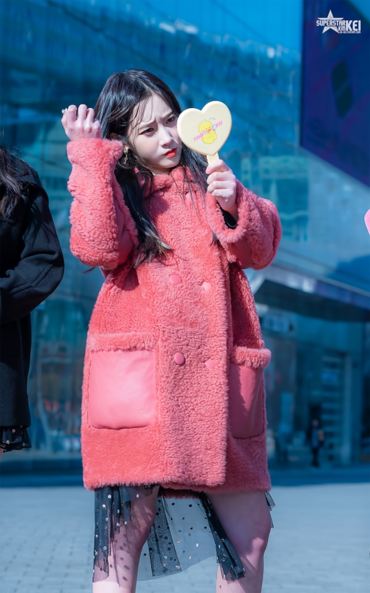 출퇴근하는데 시끄러움이 전해지는 러블리즈 미니팬미팅 | 인스티즈