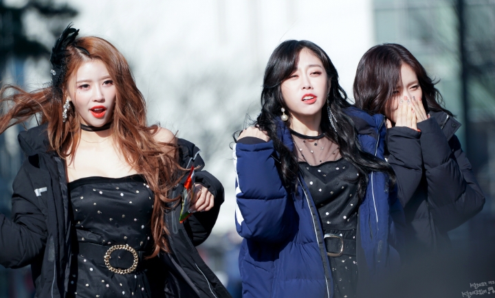 출퇴근하는데 시끄러움이 전해지는 러블리즈 미니팬미팅 | 인스티즈