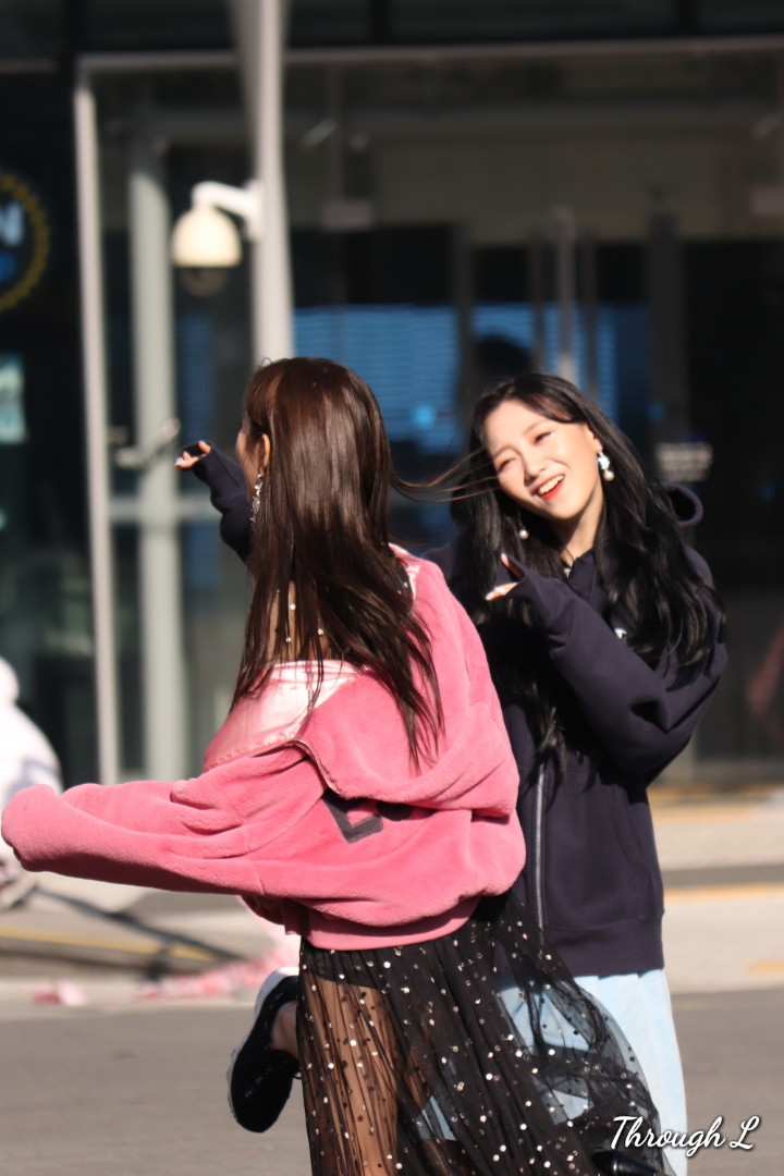 출퇴근하는데 시끄러움이 전해지는 러블리즈 미니팬미팅 | 인스티즈