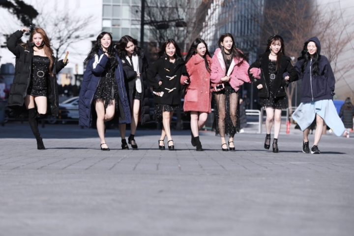 출퇴근하는데 시끄러움이 전해지는 러블리즈 미니팬미팅 | 인스티즈