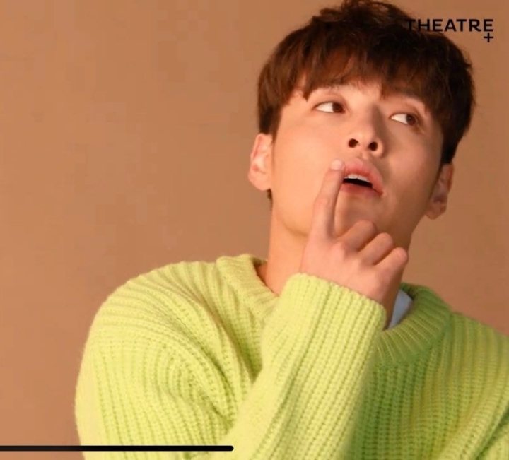 본인피셜 키작고 잡초처럼 생겼다는 배우 | 인스티즈