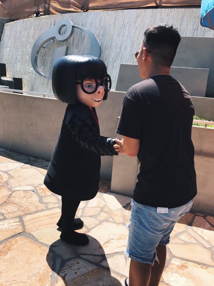 디즈니랜드에서 찢어진 바지 입으면 안되는 이유 | 인스티즈