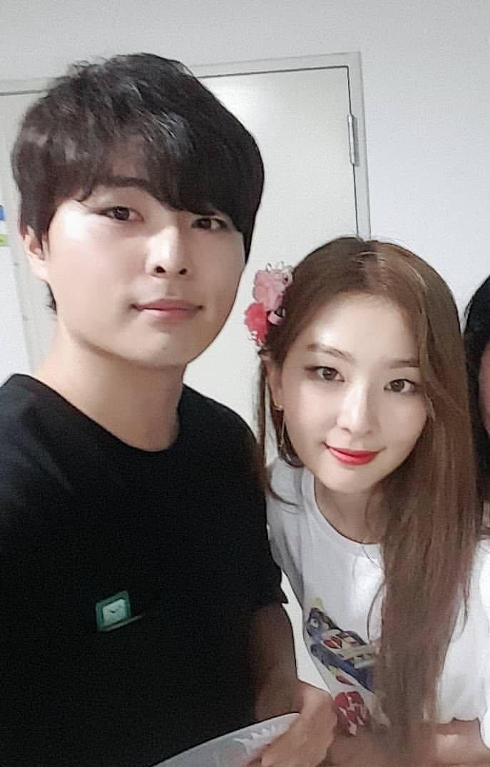 매니저도 멀리서 혈육인 걸 알아봤다는 레드벨벳 슬기의 친오빠...jpg | 인스티즈