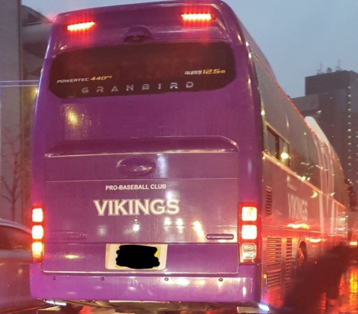 스토브리그 과몰입하게 만드는 구단 버스 | 인스티즈