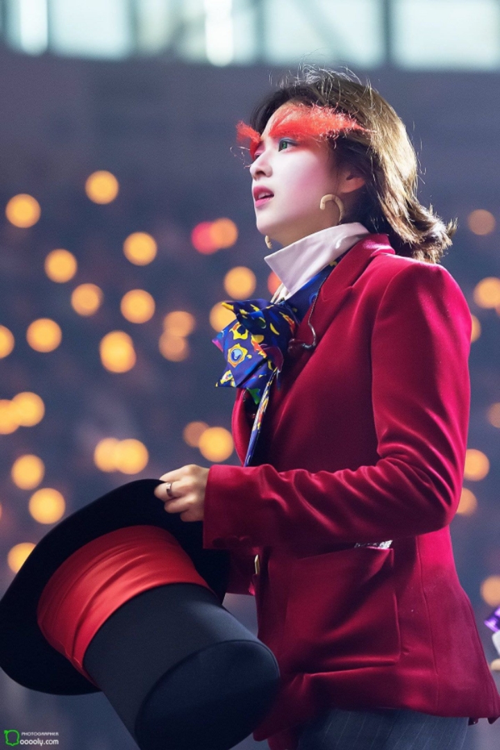 초록렌즈 낀 트와이스 정연.jpg | 인스티즈