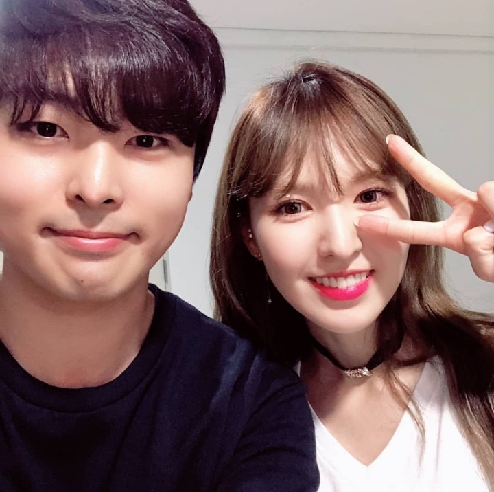 매니저도 멀리서 혈육인 걸 알아봤다는 레드벨벳 슬기의 친오빠...jpg | 인스티즈
