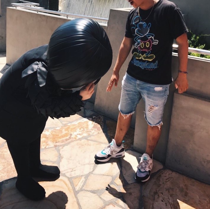 디즈니랜드에서 찢어진 바지 입으면 안되는 이유 | 인스티즈