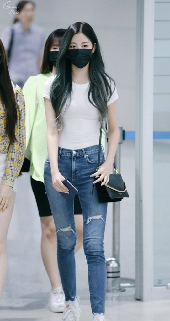감탄사 나온다는 아이즈원 장원영 입국짤 | 인스티즈