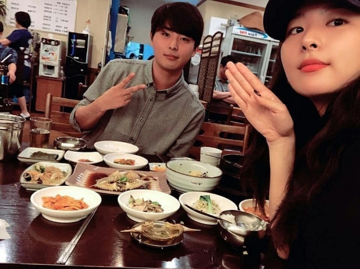 매니저도 멀리서 혈육인 걸 알아봤다는 레드벨벳 슬기의 친오빠...jpg | 인스티즈