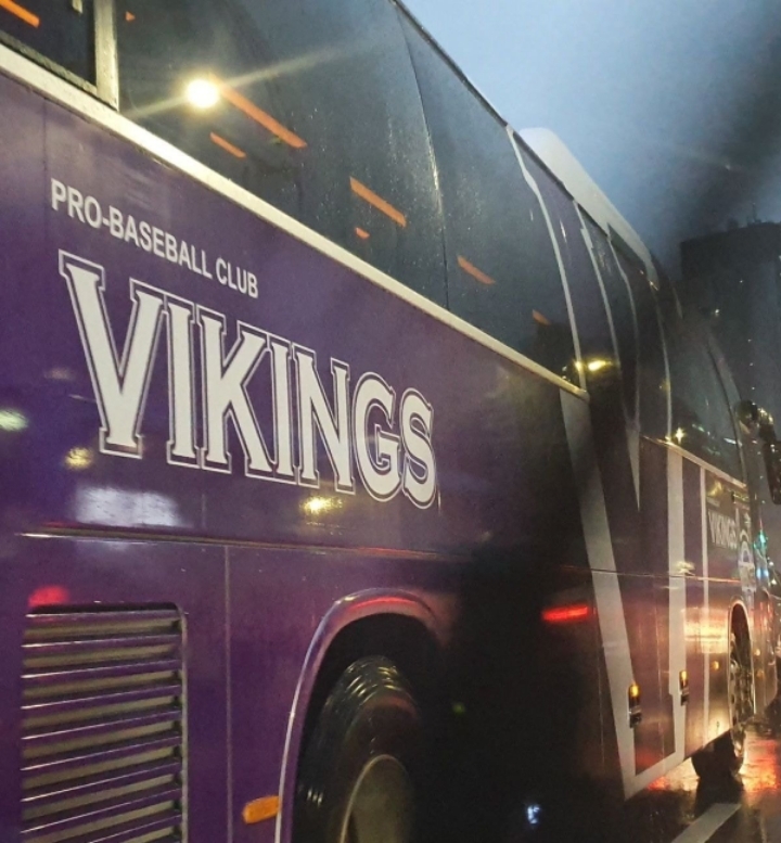 스토브리그 과몰입하게 만드는 구단 버스 | 인스티즈