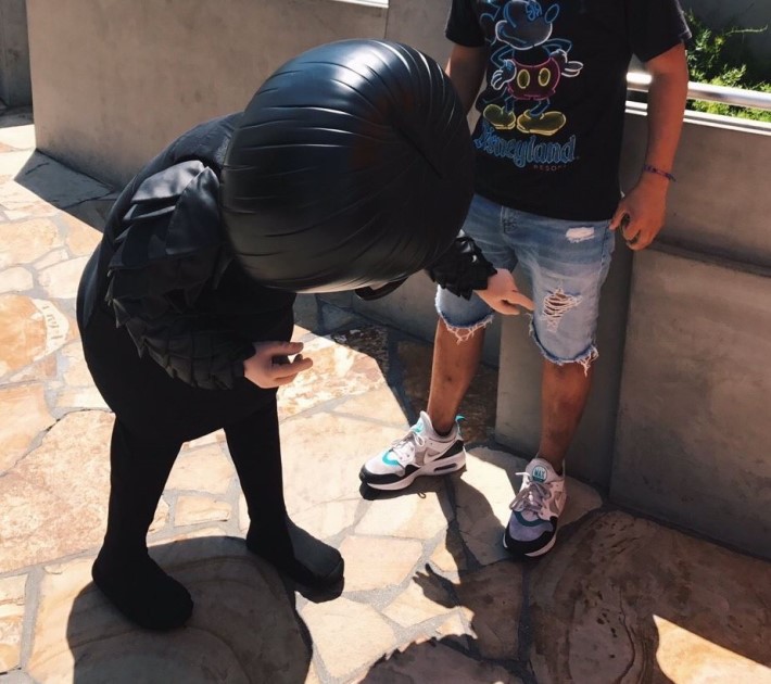 디즈니랜드에서 찢어진 바지 입으면 안되는 이유 | 인스티즈