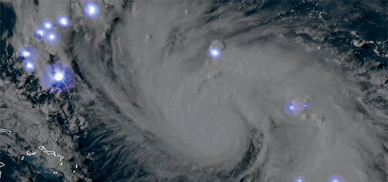 우주에서 바라본 태풍 | 인스티즈