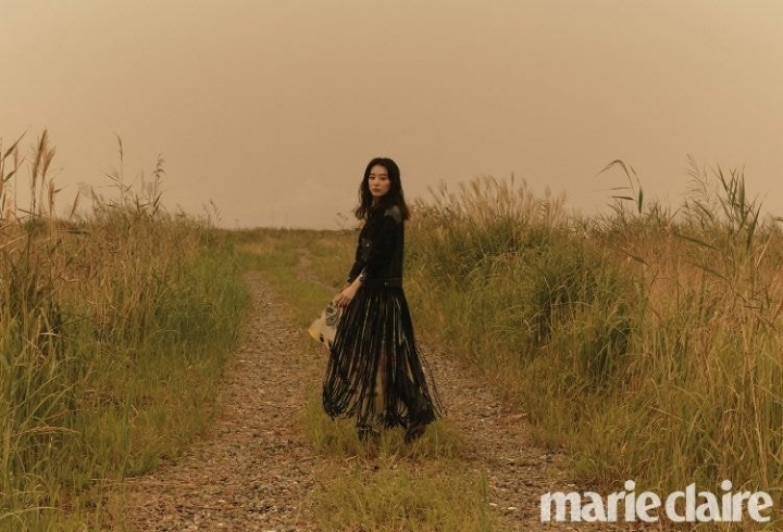 김지원 마리끌레르 10월호 화보.JPG | 인스티즈