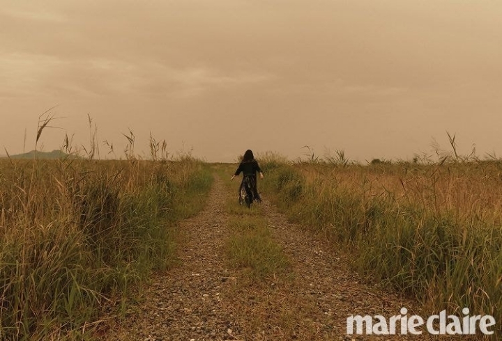 김지원 마리끌레르 10월호 화보.JPG | 인스티즈