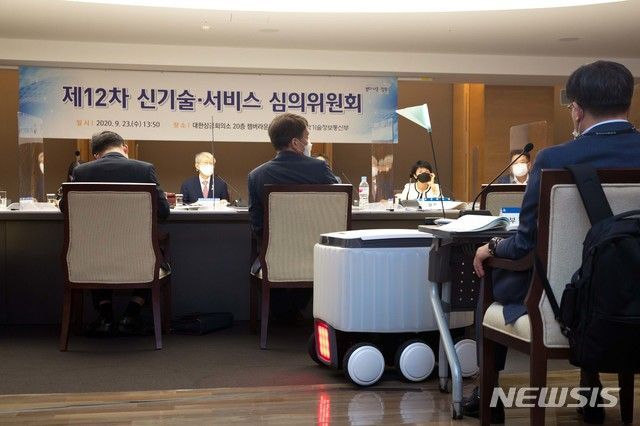 배민에서 시범운행 중이라는 배달 로봇.JPG | 인스티즈