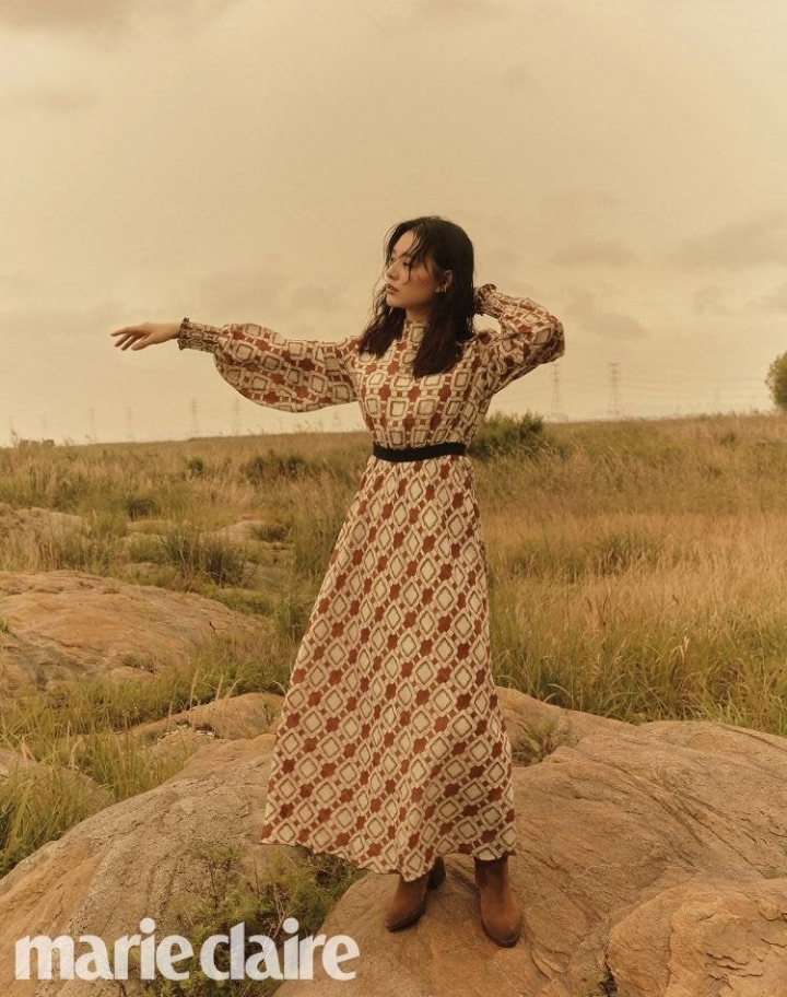 김지원 마리끌레르 10월호 화보.JPG | 인스티즈