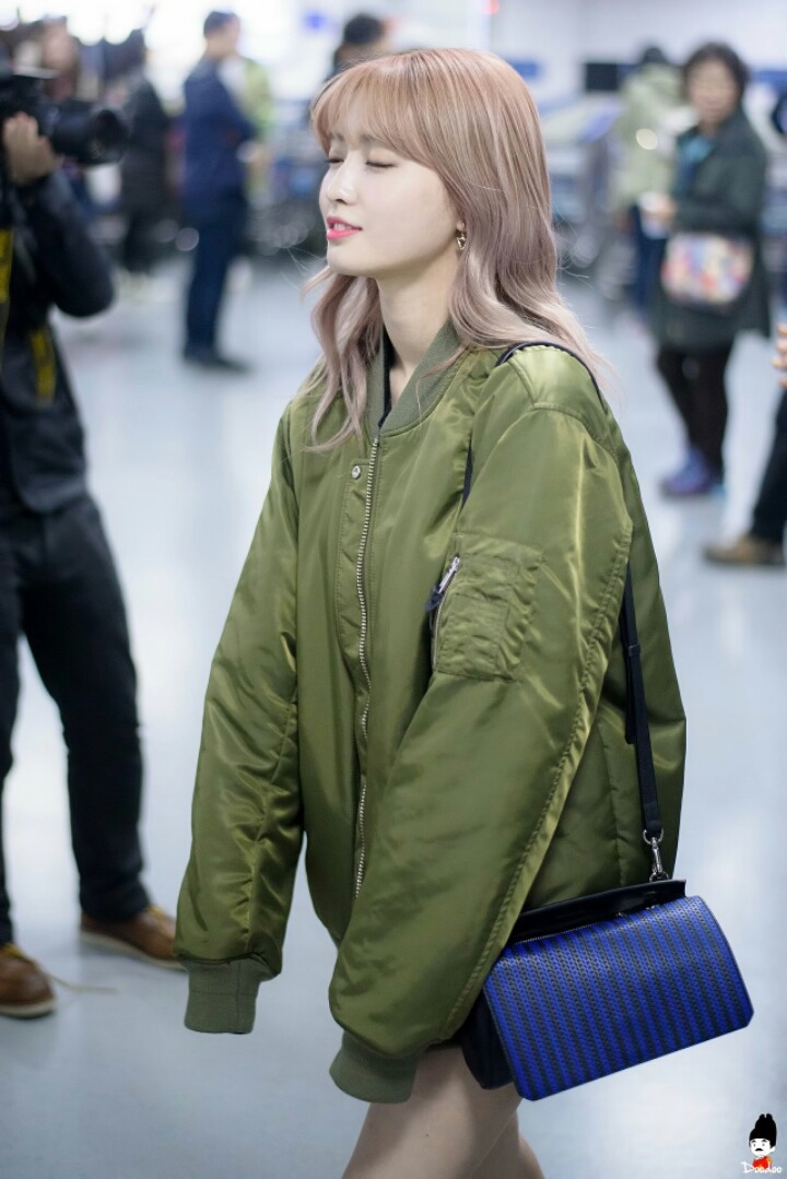 다른 의미로 레전드였던 트와이스 모모 공항 | 인스티즈