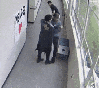 미국 학생이 총가지고 등교한걸 본 선생님의 행동 | 인스티즈