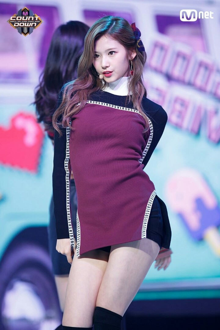 제지당하는 사나......gif | 인스티즈