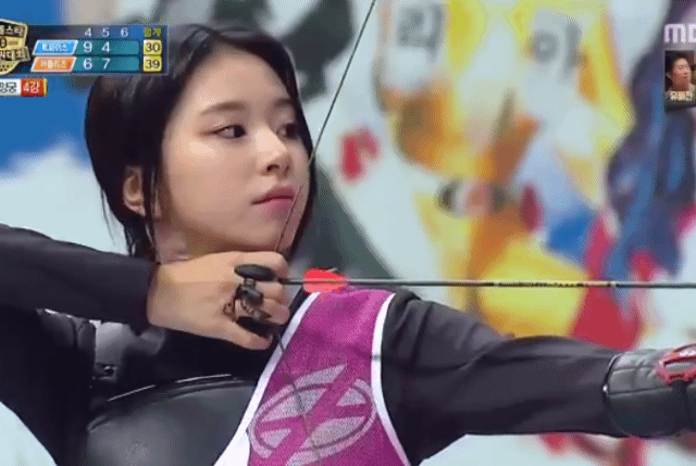 10점 쏘고 놀란 채영이 | 인스티즈