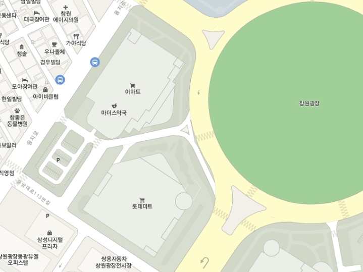 도로 하나 사이 대형마트 둘 | 인스티즈