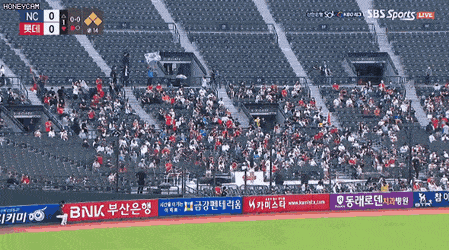 사직구장 거리두기 안했다고 관객 욕하면 안되는 이유.jpg | 인스티즈