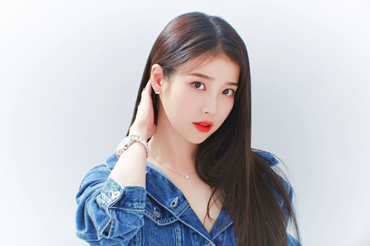 치명적인 오늘자 아이유 | 인스티즈