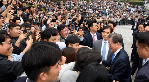 오늘자 문재인 대통령 | 인스티즈