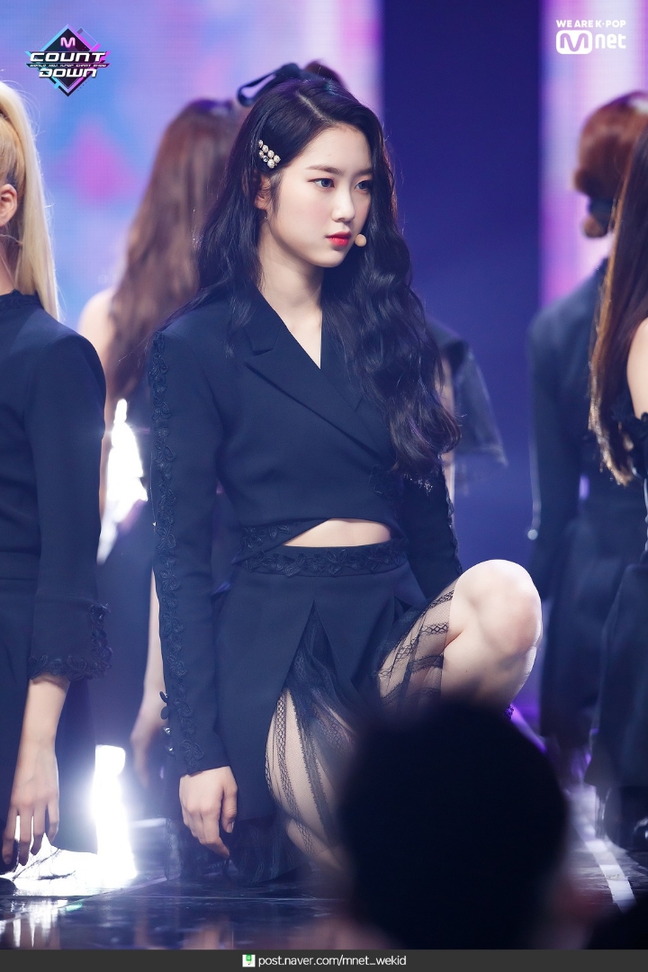 오마이걸 지호 금발vs흑발 | 인스티즈