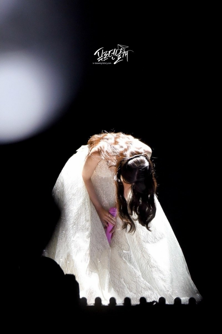 90도 폴더 인사하는 아이유 모음 | 인스티즈