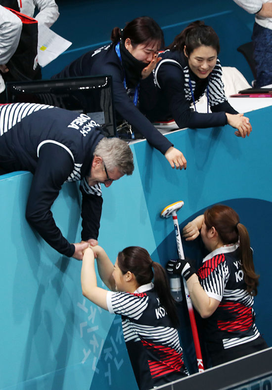 팀킴 외국인코치:팀킴선수들을 100프로 지지한다 | 인스티즈